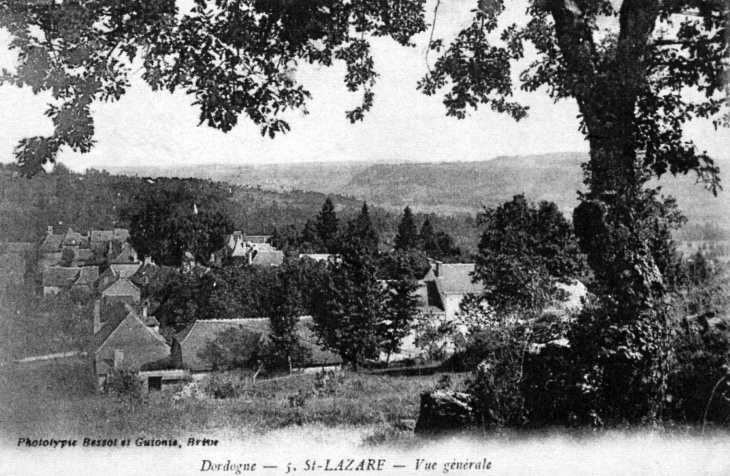 Vue générale du bourg de Saint Lazare, vers 1910 (carte postale ancienne). - Le Lardin-Saint-Lazare