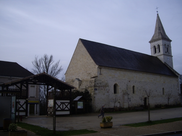 L'église 17ème. - Le Pizou