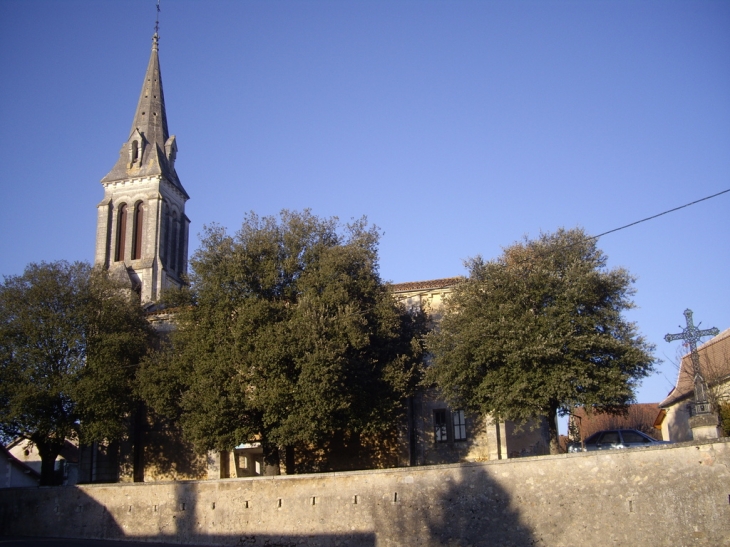 L'église néo-gothique 19ème. - Les Lèches