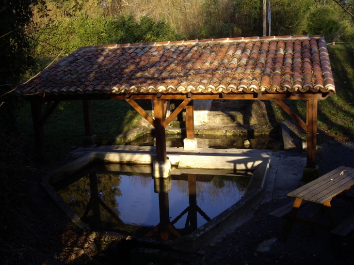 Le lavoir. - Les Lèches