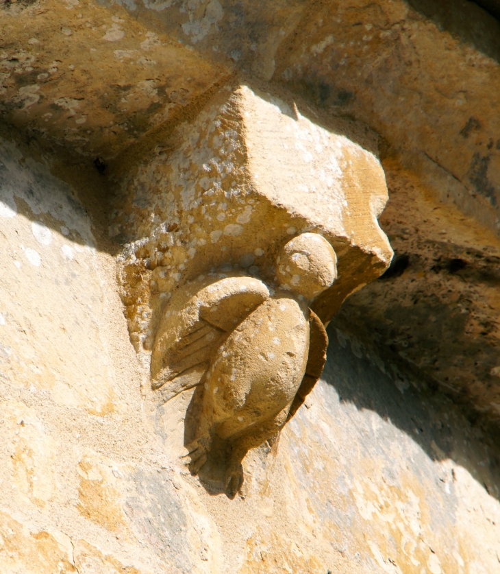 Détail : modillon de l'église Saint Martin. - Limeuil