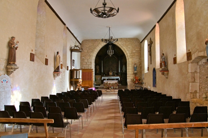 La nef vers le choeur de l'église Sainte Catherine. - Limeuil