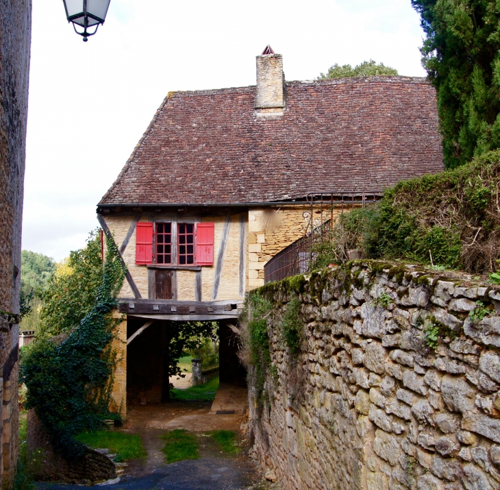 Une rue du village. - Limeuil