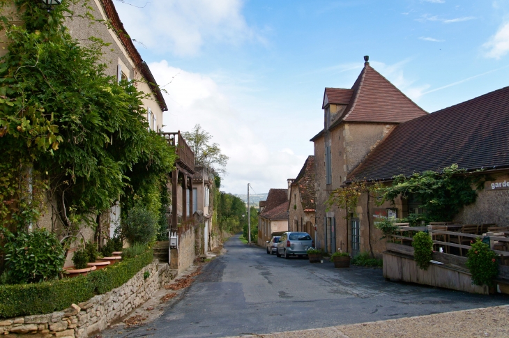 Sortie du village vers la D31. - Limeuil