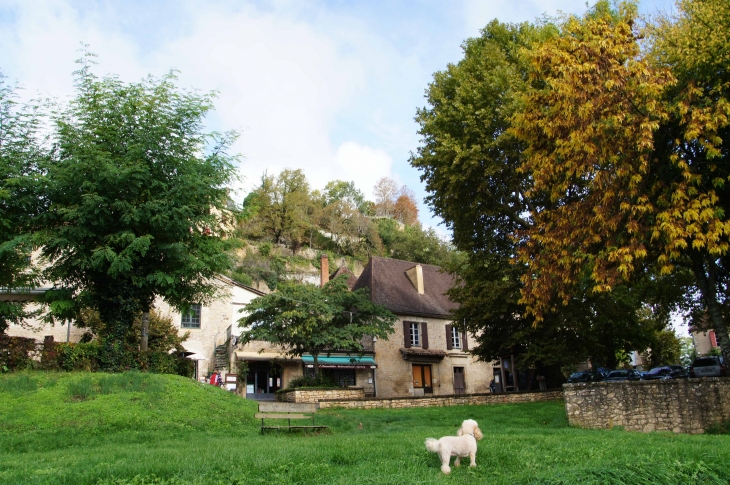 Vue sur le village. - Limeuil