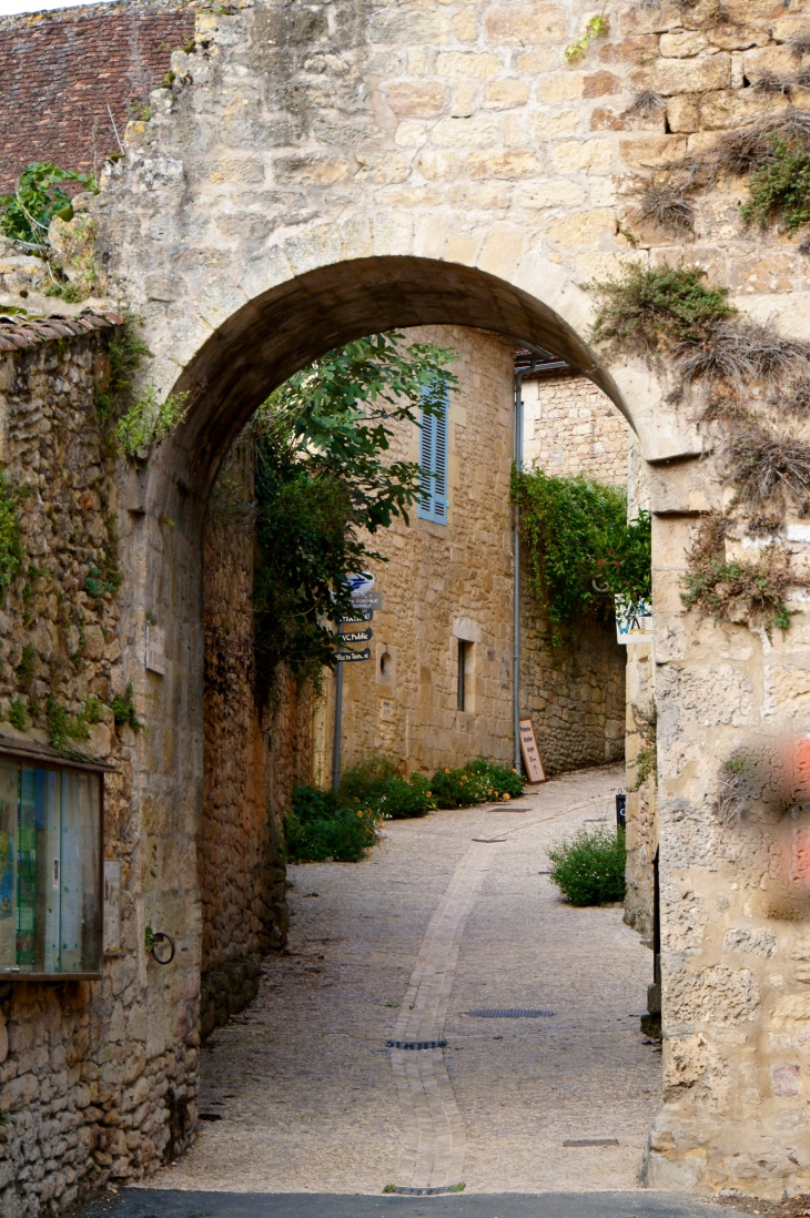 Porte de la Rue du Port. - Limeuil