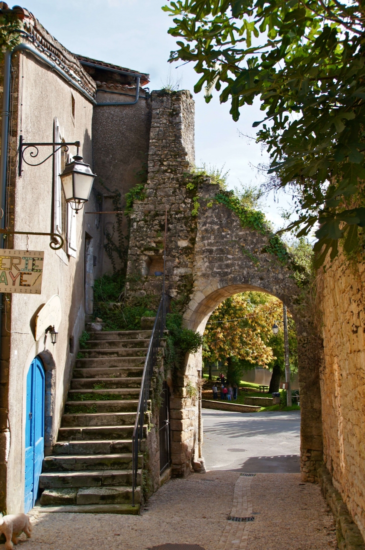 L'ancienne porte vers le port. - Limeuil