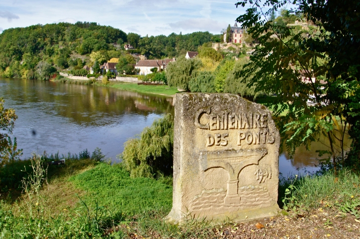 Plaque commémorative du Centenaire des Ponts (1991). - Limeuil