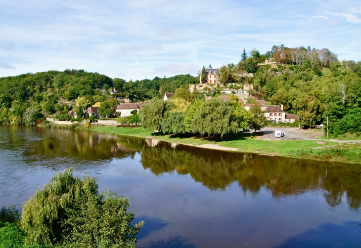 Vue sur la Village et la Dordogne. - Limeuil