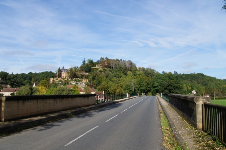 C'est en 1889-1891 que furent construits les deux ponts du confluent, (2013). - Limeuil