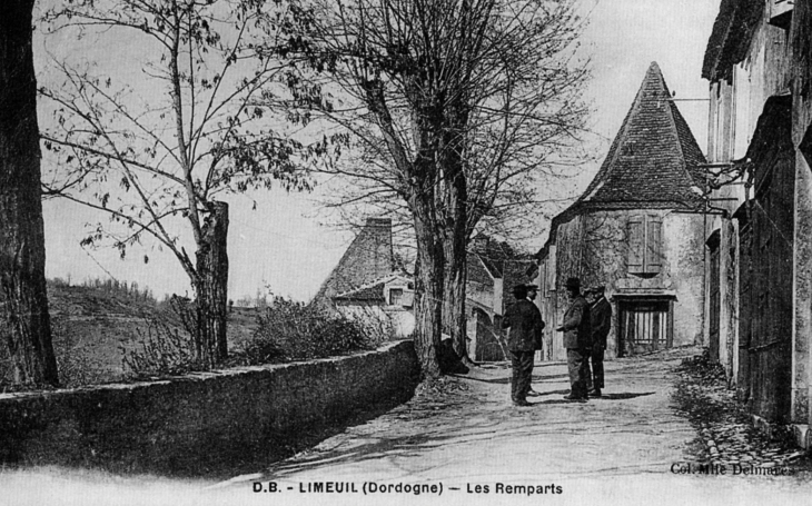 Les Remparts, vers 1905 (carte postale ancienne). - Limeuil