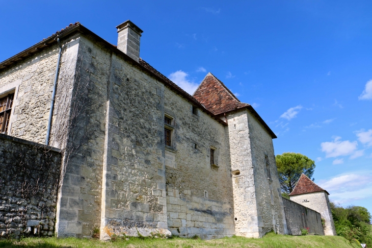 Le château. - Lusignac