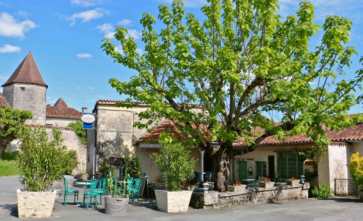 Le restaurant du village. - Lusignac