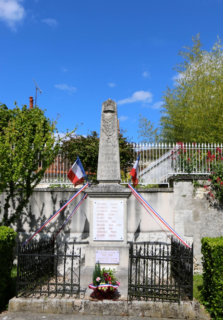 Le Monument aux Morts - Lusignac