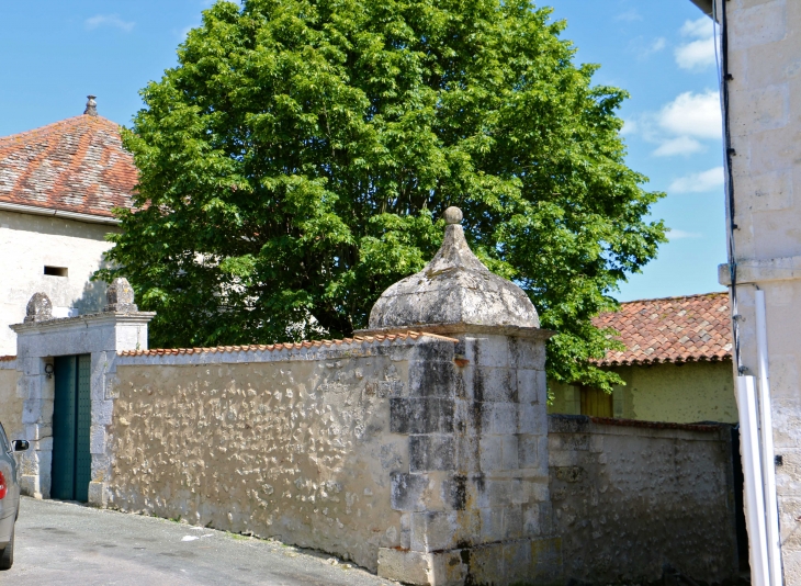 L'ancien presbytère. - Lusignac