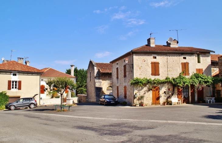 Le Village - Lussas-et-Nontronneau