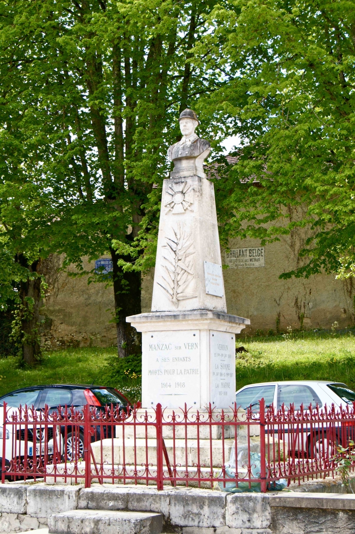 Le Monument aux Morts - Manzac-sur-Vern