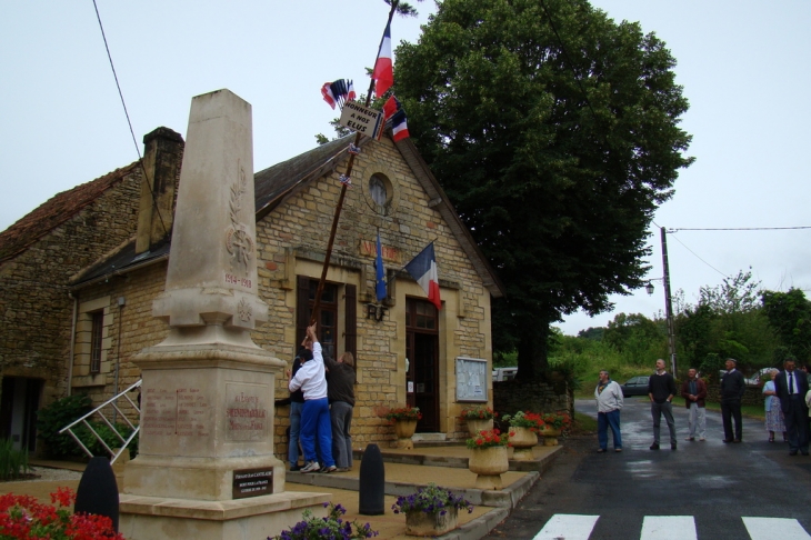 Mairie de Marcillac St Quentin. Fête de réélection du maire Mr DOURSAT - Marcillac-Saint-Quentin