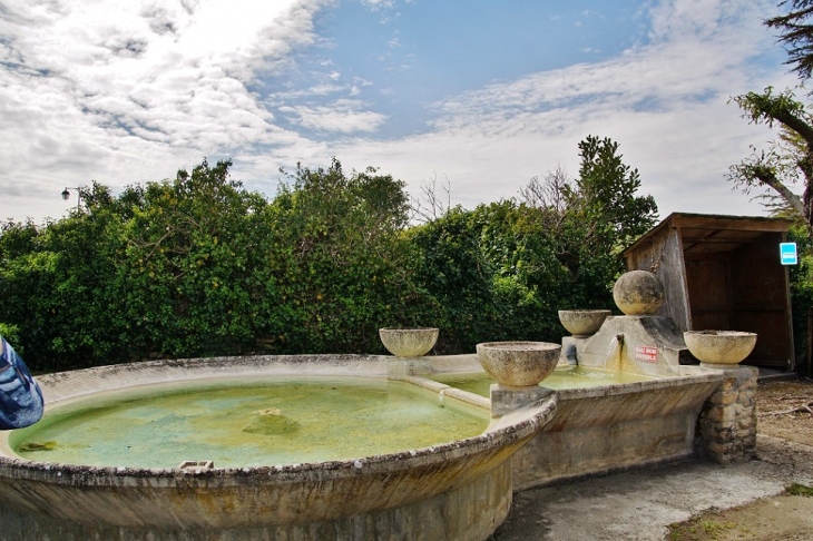 Fontaine - Marcillac-Saint-Quentin