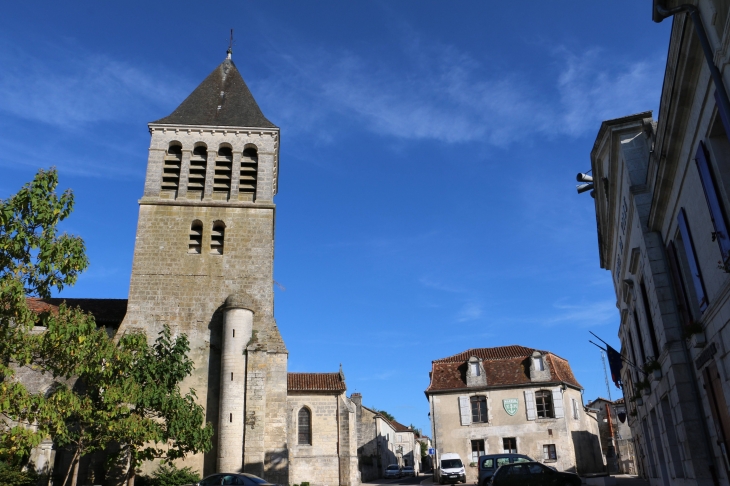 Dans le village - Mareuil