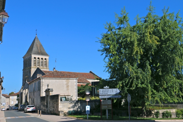 Dans le village - Mareuil