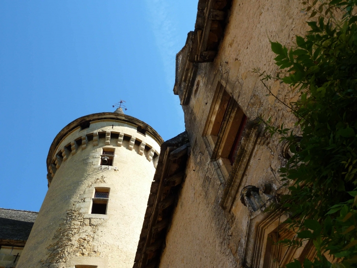 La Tour nord du château, celle ou naquit la triste légende de la Dame Blanche - Marquay