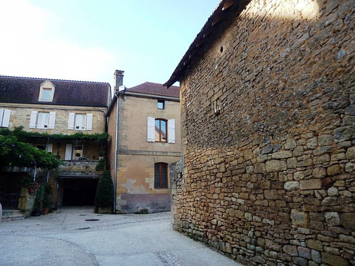 Une rue du village - Marquay