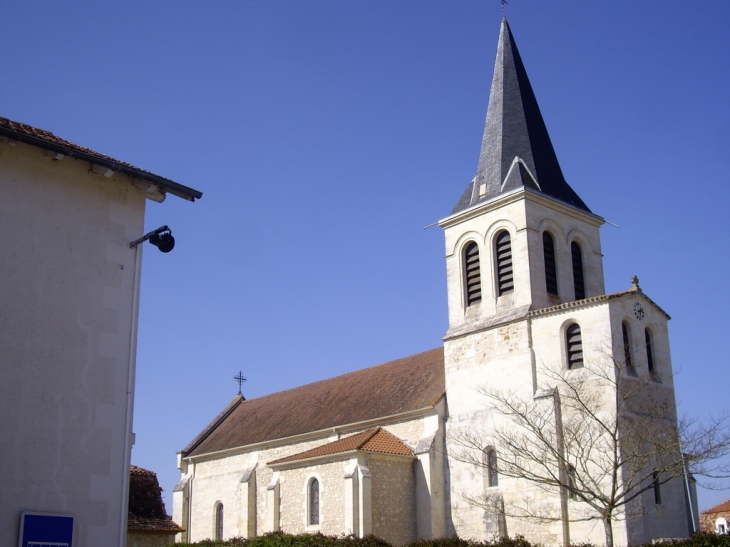 L'église romane, nef 19ème. - Maurens