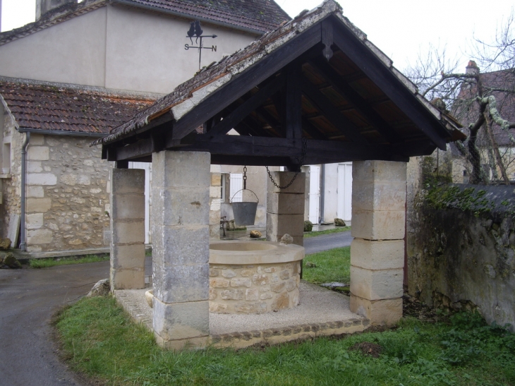 Le vieux puit. - Maurens