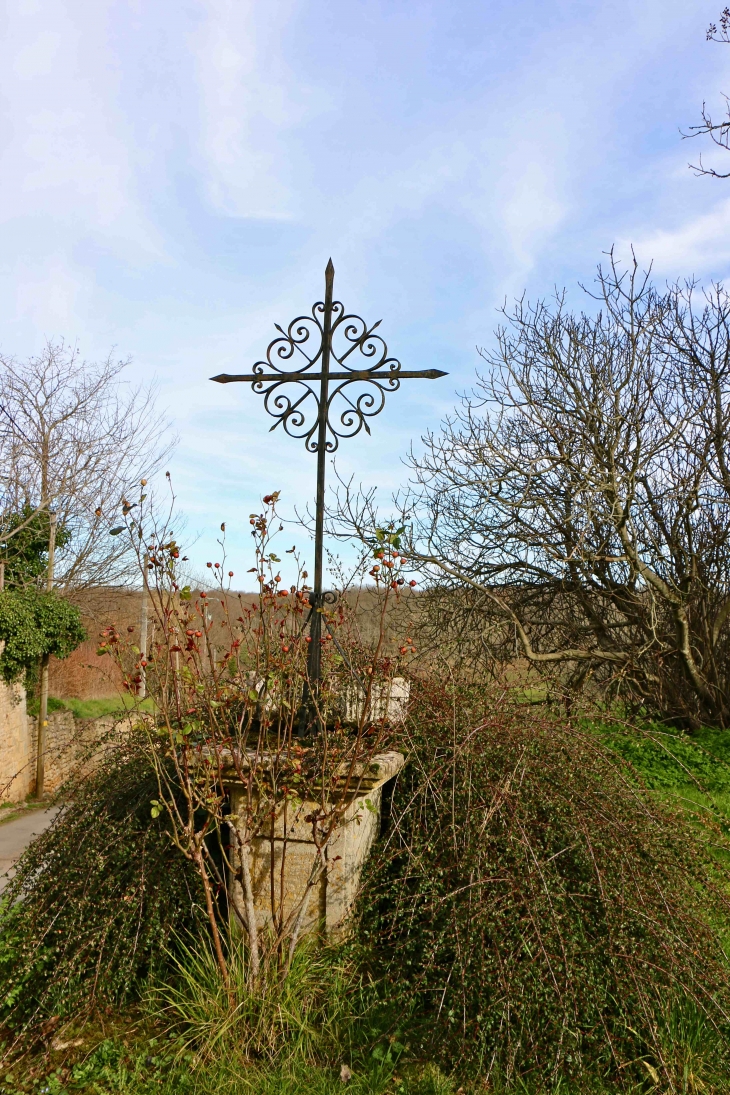 Croix de chemin. Hameau de Grand Castang. - Mauzac-et-Grand-Castang