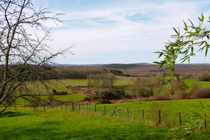 Vue du hameau de Grand Castang. - Mauzac-et-Grand-Castang