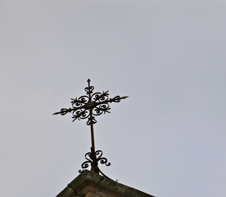 La croix de l'église Saint Roch. - Mauzac-et-Grand-Castang