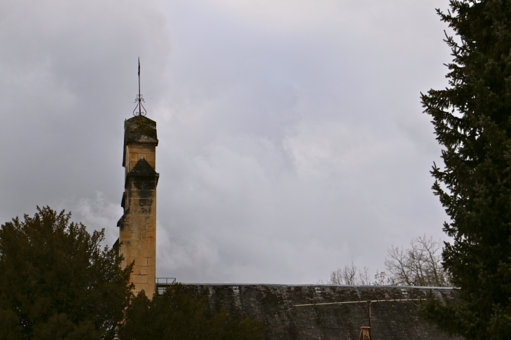 Le clocher de l'église Saint Roch. - Mauzac-et-Grand-Castang