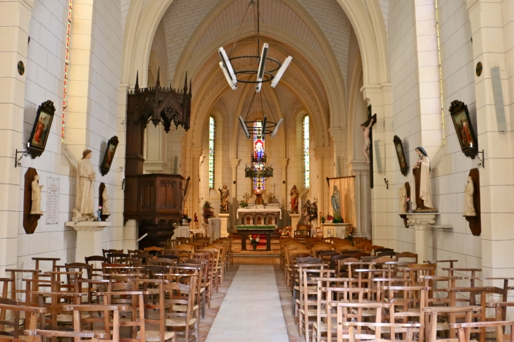 Eglise Saint Roch - la-nef-vers-le-choeur - Mauzac-et-Grand-Castang