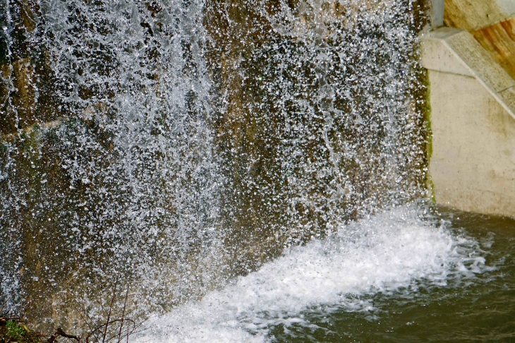 Le barrage. - Mauzac-et-Grand-Castang