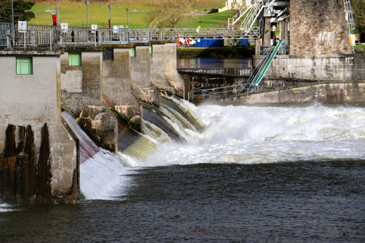 Le barrage. - Mauzac-et-Grand-Castang