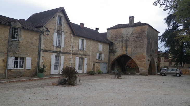 La place centrale. - Molières