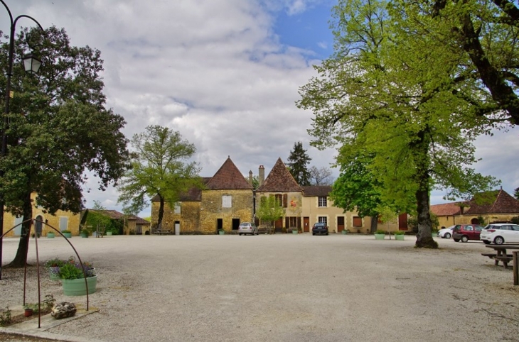 Le Village - Molières