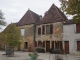 Maisons anciennes sur la place centrale.