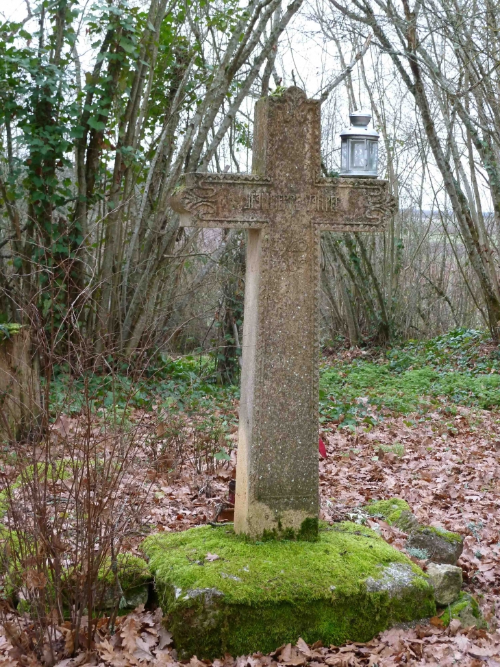 Tombe de l'église de Sainte-Croix - Monestier