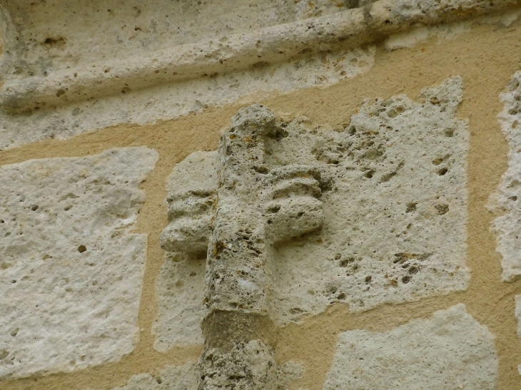 Détail du portail de l'église Sainte-Croix - Monestier