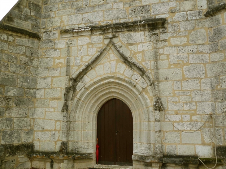 Le portail de l'église Sainte-Croix - Monestier