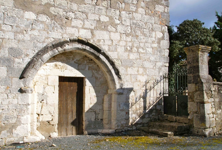 Le portail de l'église de La Bastide. - Monestier