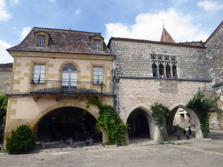 Maisons autour de la place - Monpazier