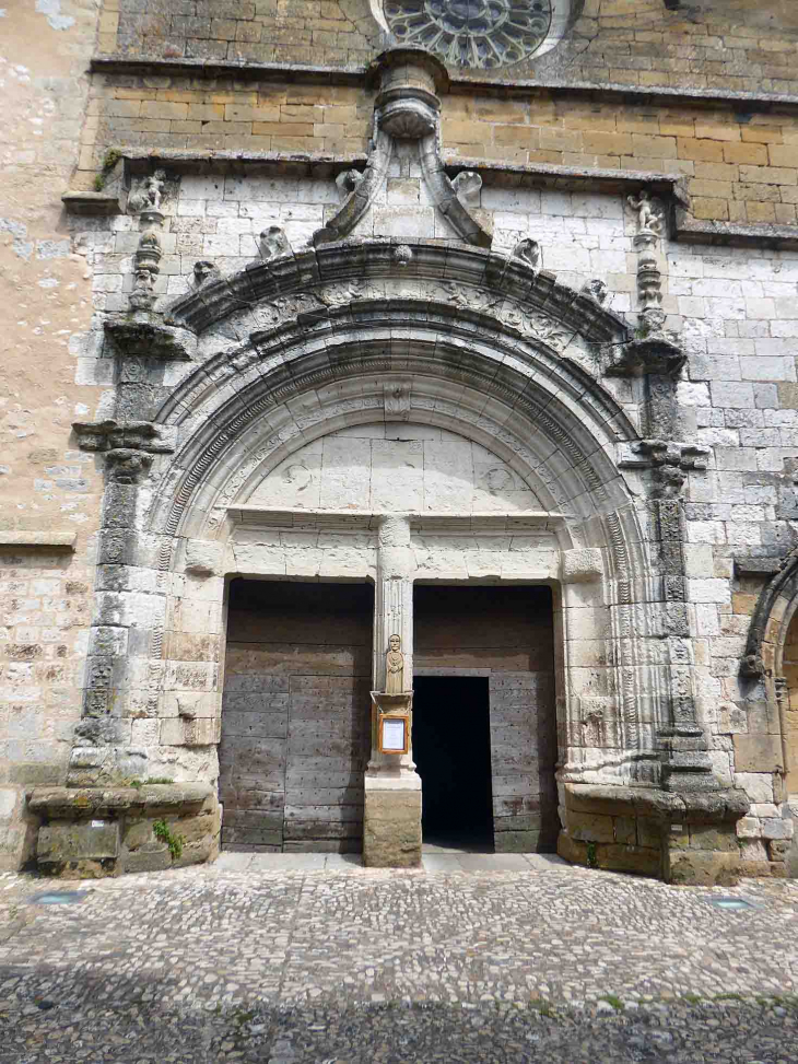 L'église Saint Dominique : portail - Monpazier