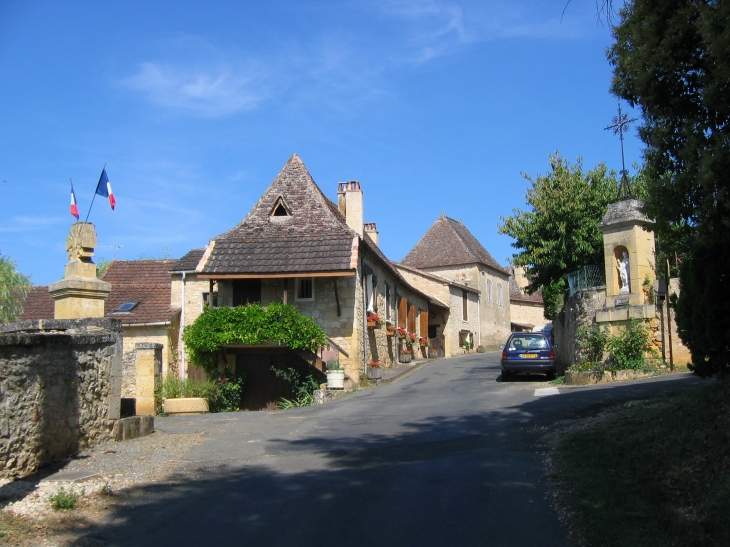 On arrive à Monsac par la route de Naussannes