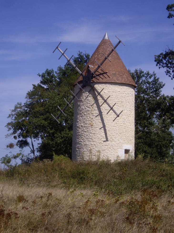 Moulin à vent 17/18ème. - Montazeau