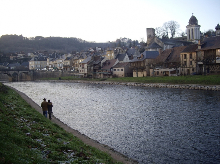 Montignac sur les bords de la Vézère.