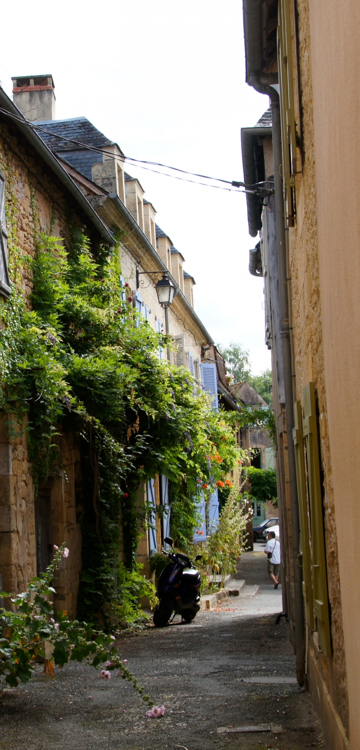 Une ruelle. - Montignac