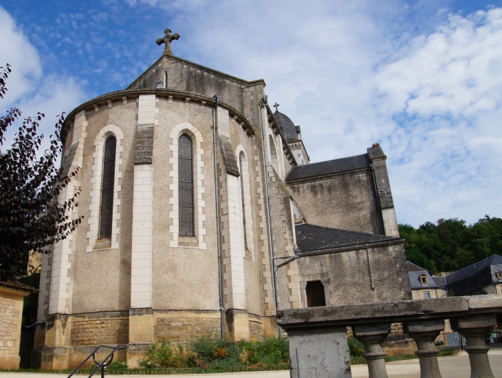 Le chevet de l'église Saint Pierre ès Liens. - Montignac